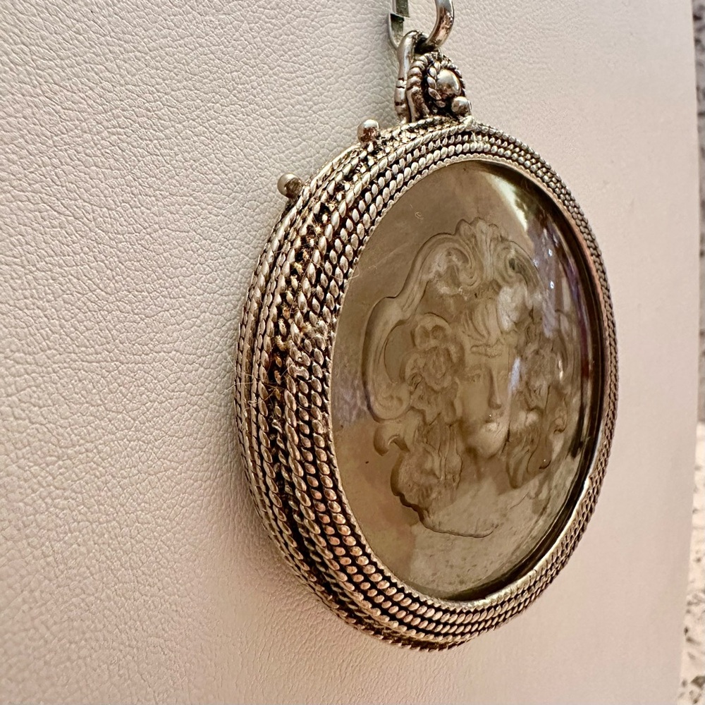 Vintage locket pendant necklace in silver tone - Picture 6 of 13